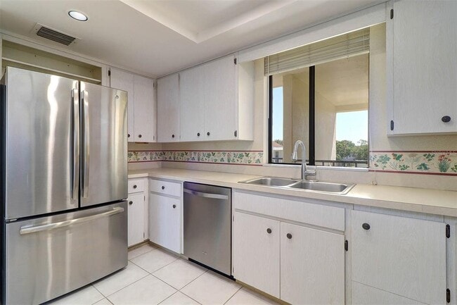 Building Photo - 50 Coe Rd