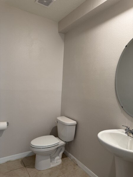 Building Photo - Large 4 Bedroom/2.5 Bathroom Home in Thompson Grove