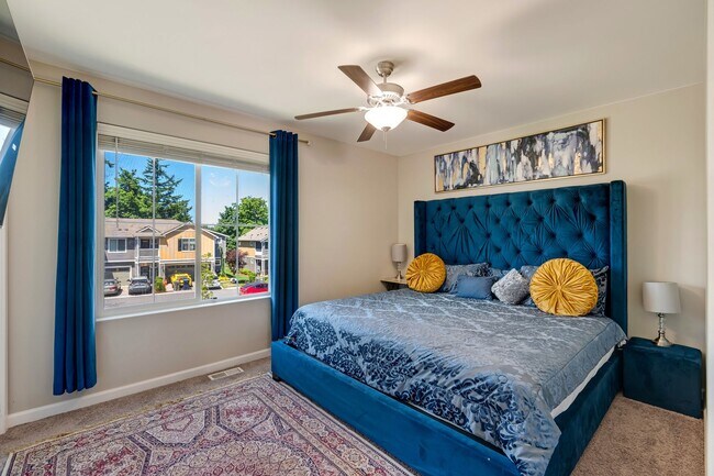 Building Photo - Newly Built Townhome 4bd 2.5ba