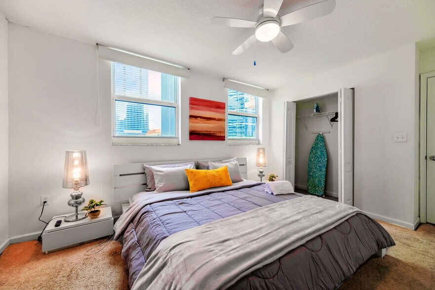 Building Photo - 1200 Brickell Bay Dr