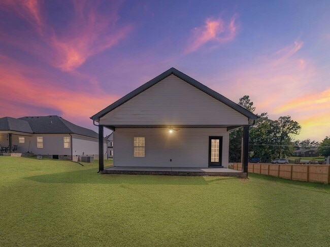 Building Photo - 303 Lee Ln