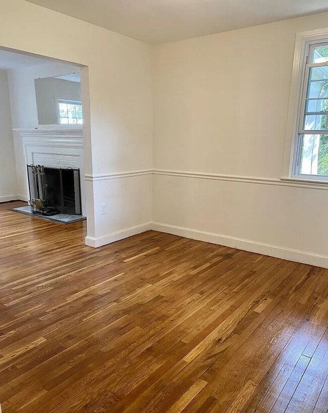 Building Photo - Charming 3BR/1BA Home in Prime Bethesda Location