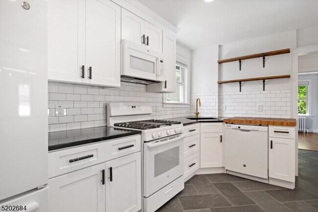 Building Photo - 225 Elmwood Ave