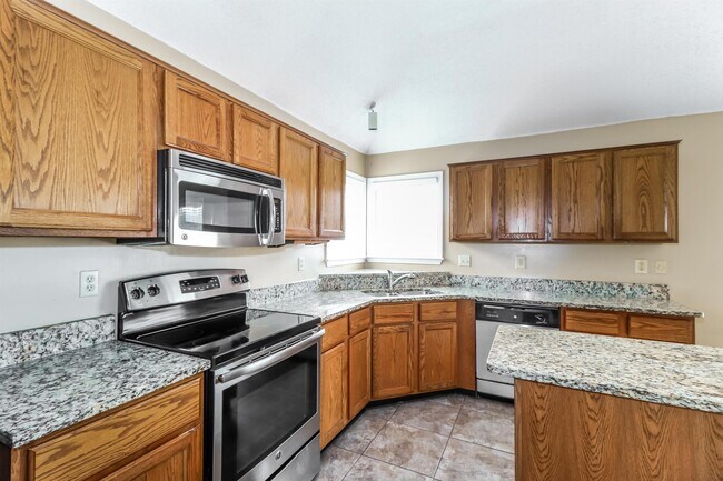 Building Photo - 827 Tropicana Dr E