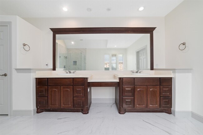 Building Photo - 3505 Parkside Dr