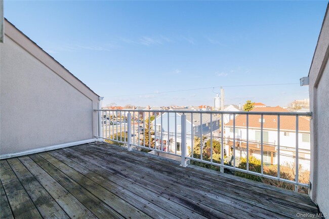 Building Photo - 277 W Broadway