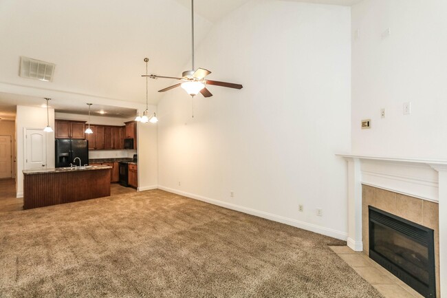 Building Photo - 334 High Meadows Pl