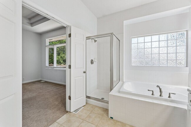 Building Photo - 4 Bedroom Elkhorn Ranch!