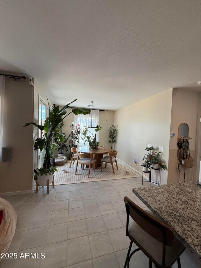 Building Photo - 2609 E San Miguel Dr