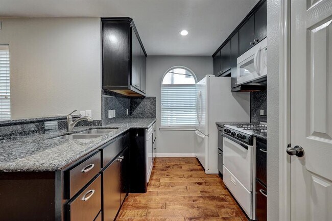 Building Photo - 1405 Bailey St