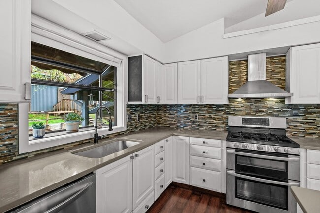 Building Photo - 7393 SW Bayberry Dr