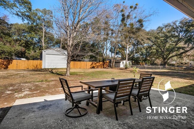 Building Photo - Remodeled 3 Bedroom / 2 Bath For Rent On L...