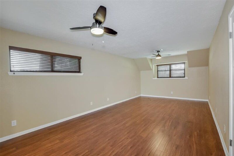 Building Photo - 6602 Point Clear Dr