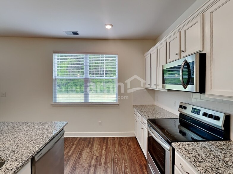 Building Photo - 5822 Zurich Rd