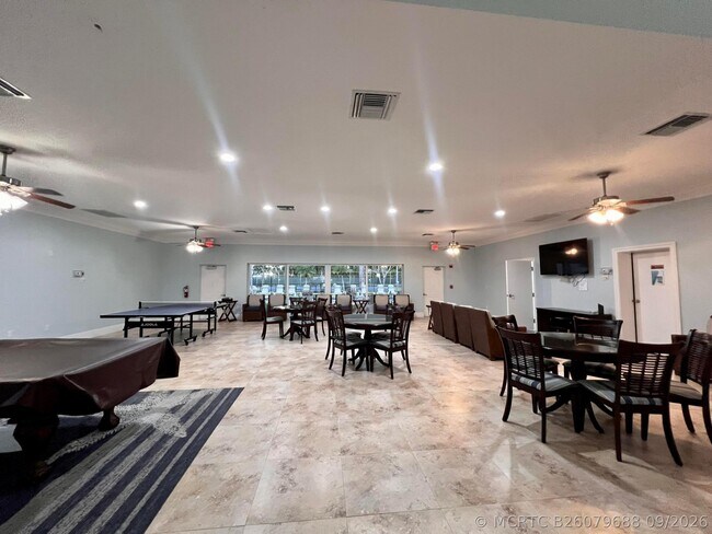 Building Photo - 6421 Bay Club Dr