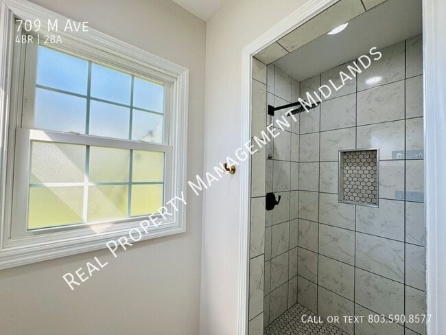 Building Photo - 709 M Ave