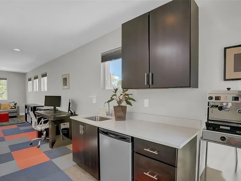 Building Photo - 2713 Grove St