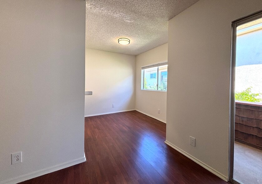 Building Photo - 5400 Newcastle Ave