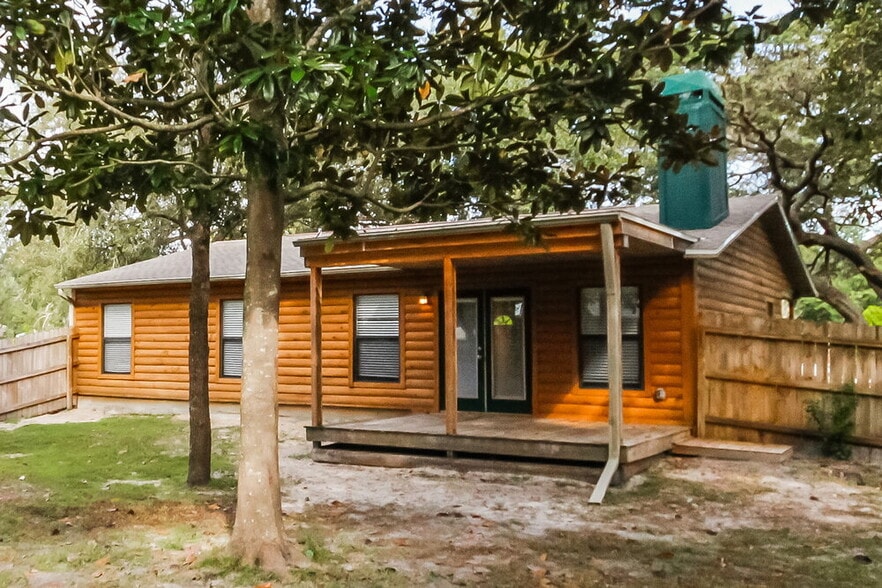 Building Photo - 411 Leafy Way Ave