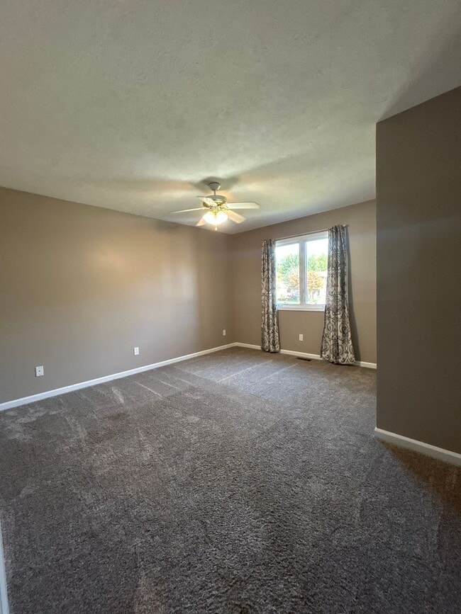 Building Photo - 2 Bedroom 2 Bath Condo Available Now!