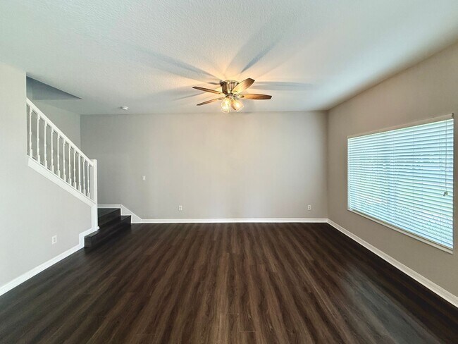 Building Photo - Clean and Comfortable 3 Bedroom Townhome