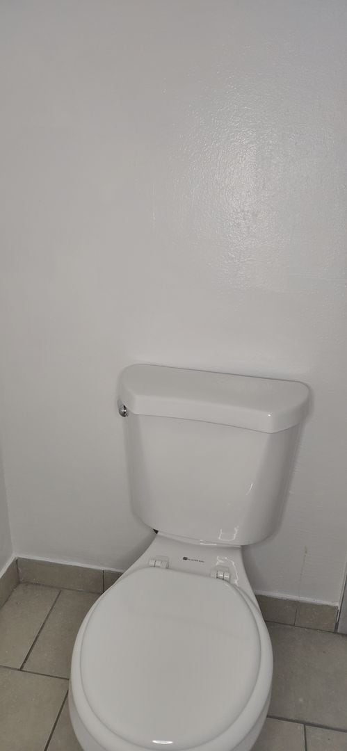 Building Photo - 821 N Vineyard Ave