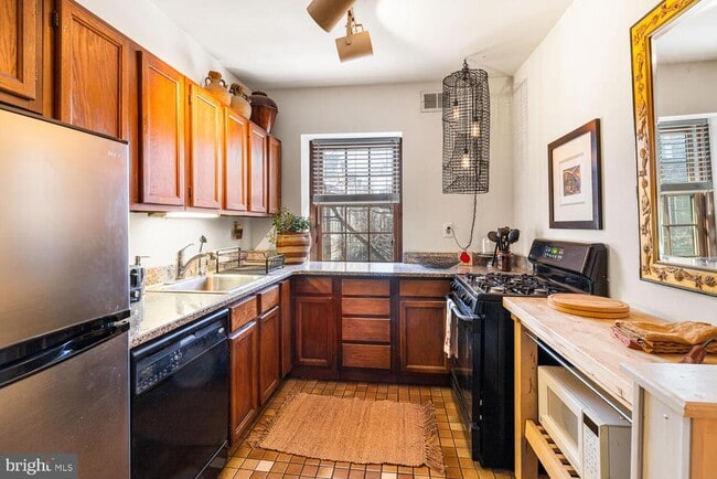 Building Photo - 516 S 3rd St