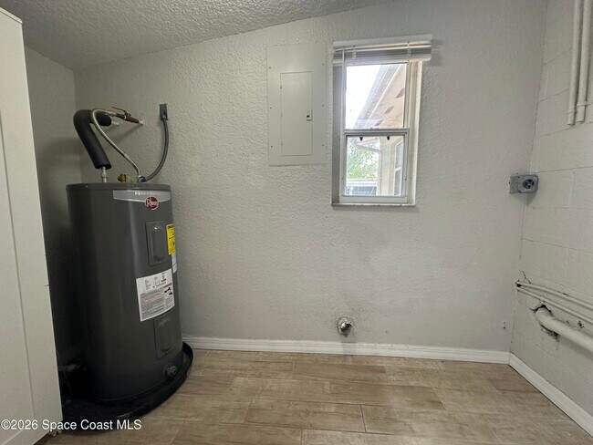 Building Photo - 2296 Shelby Dr