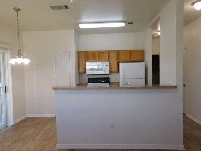 Building Photo - 1000 Diamond Dr