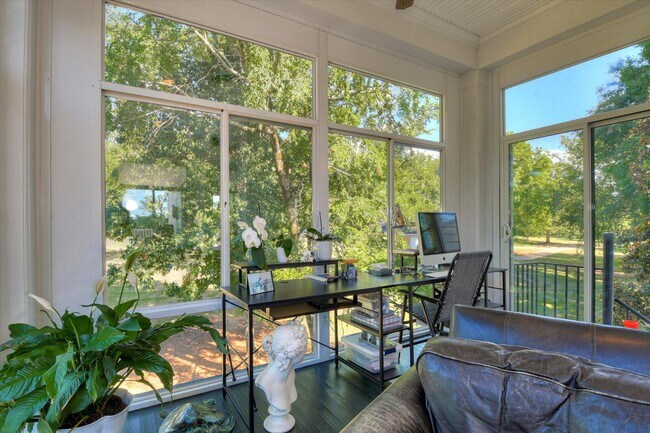 Building Photo - 501 John Fox's Run