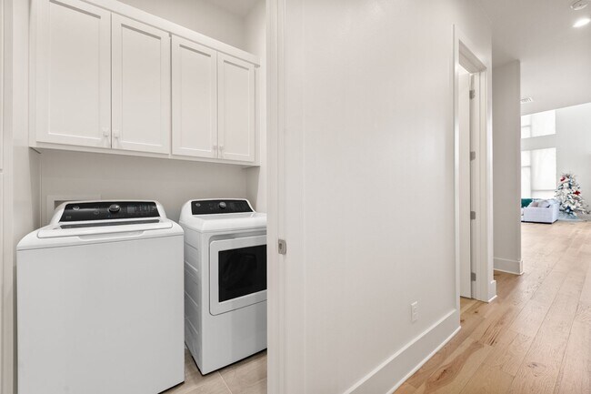 Building Photo - 712 N Magnolia St