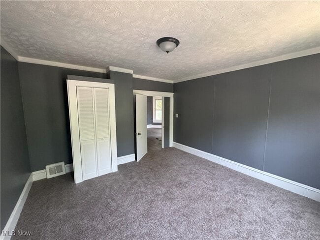 Building Photo - 2048 W 95th St