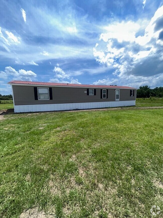 Building Photo - 3-bedroom, 2-bath mobile home