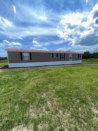 Building Photo - 3-bedroom, 2-bath mobile home