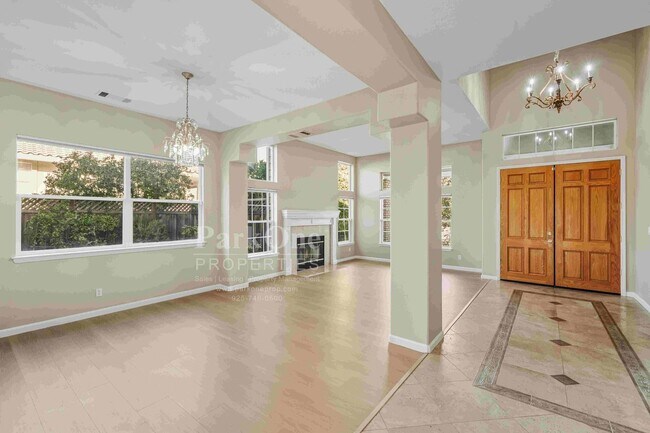 Building Photo - Beautiful Home in Peacock Creek