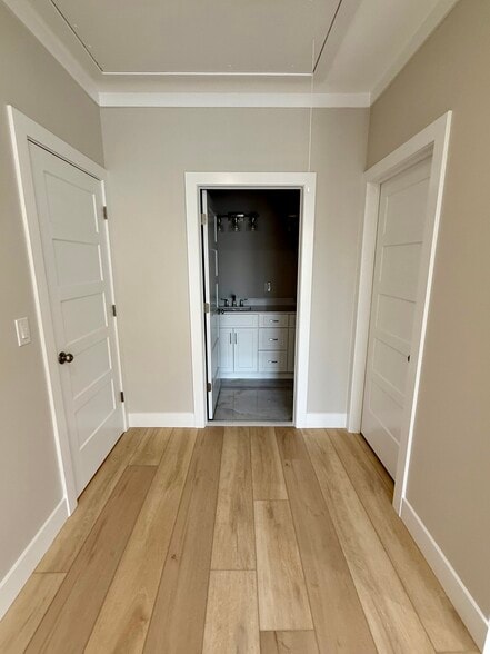 Building Photo - 906 Main St