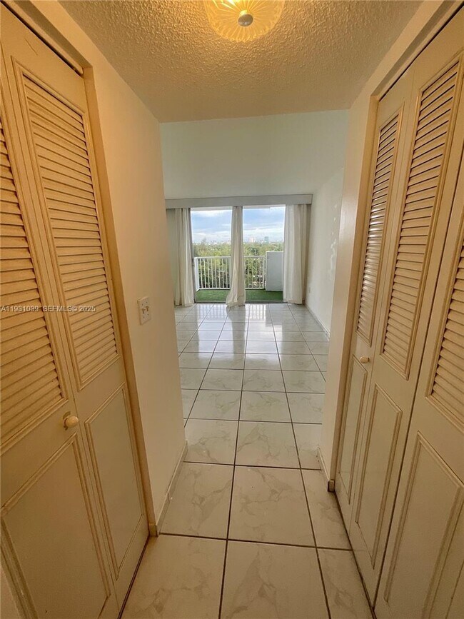 Building Photo - 1200 NE Miami Gardens Dr