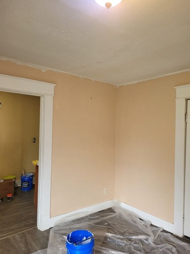 Building Photo - 201 W Chestnut St