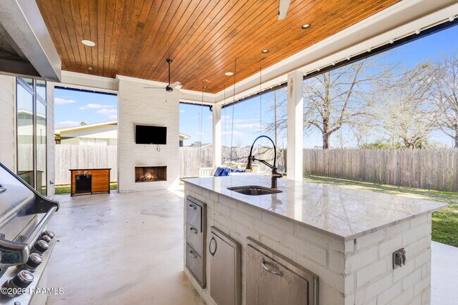Building Photo - 103 Grand Oak Dr