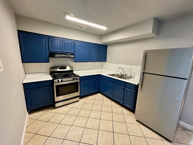 Building Photo - 9451 Hindi Dr