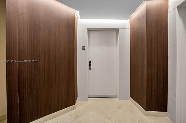 Building Photo - 450 Alton Rd