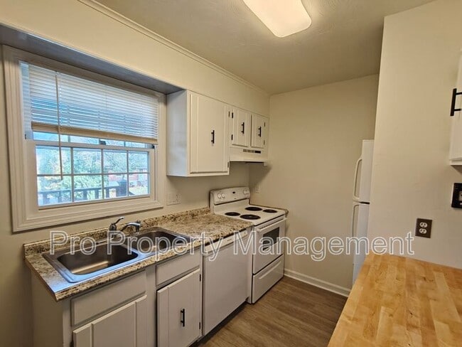 Building Photo - 18 Broadview Terrace