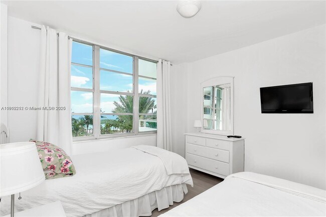 Building Photo - 5151 Collins Ave