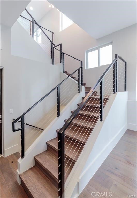 Building Photo - 716 N Juanita Ave
