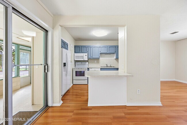 Building Photo - 457 Nightingale Rd