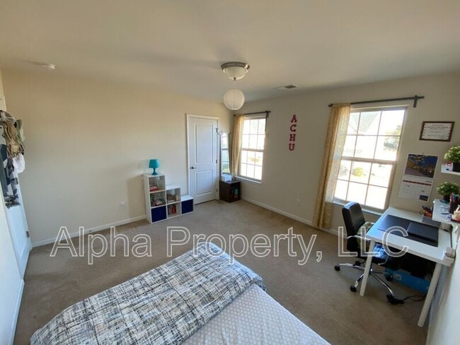 Building Photo - 308 Corday Ln