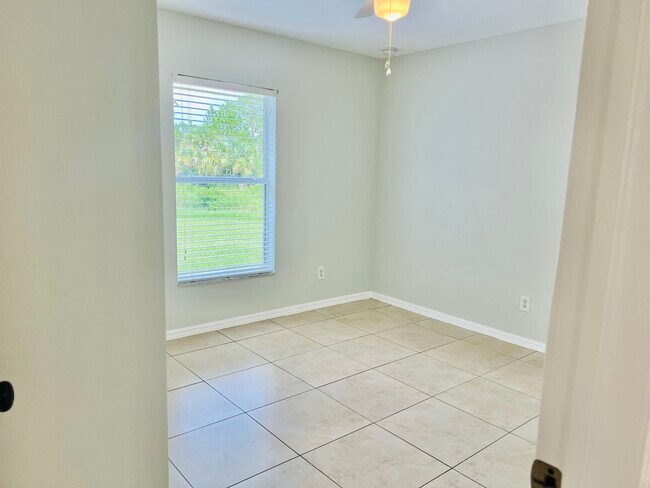 Building Photo - 1021 Arbordale St