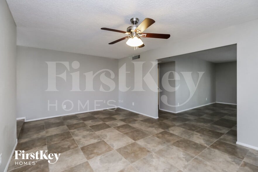 Building Photo - 2331 E Alameda Dr