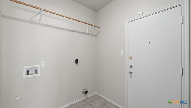 Building Photo - 821 Benning St