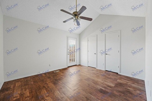 Building Photo - 800 Bluebonnet Dr